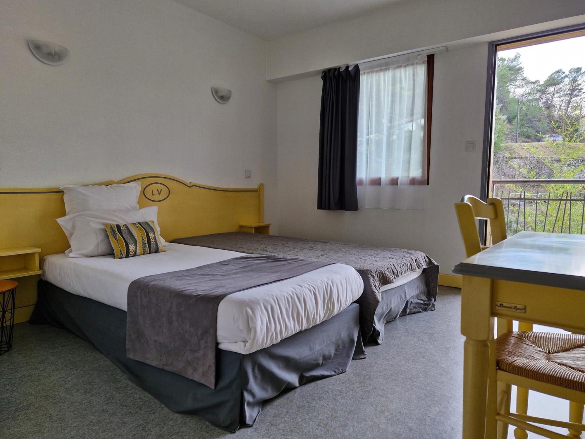 Hotel Le Vanseen Ле-Ван Екстер'єр фото