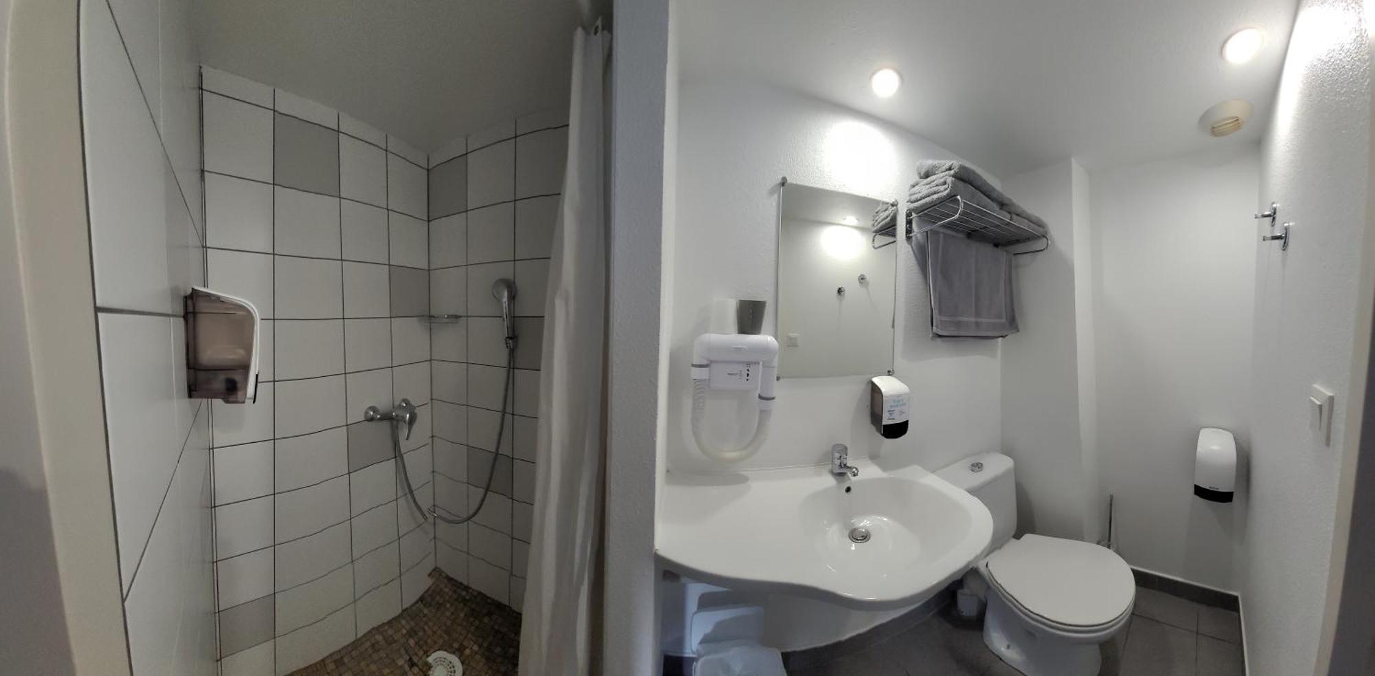 Hotel Le Vanseen Ле-Ван Екстер'єр фото