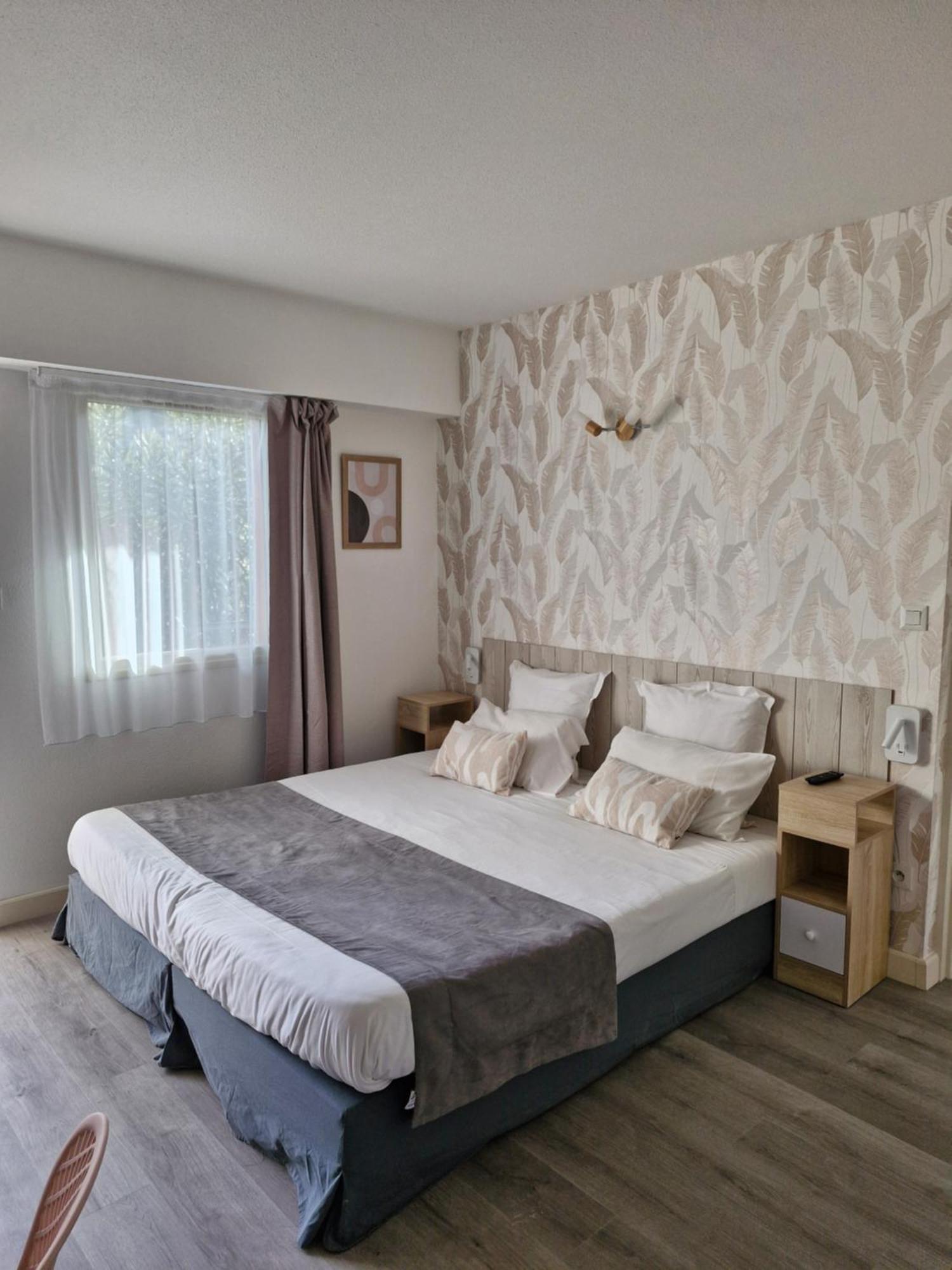Hotel Le Vanseen Ле-Ван Екстер'єр фото
